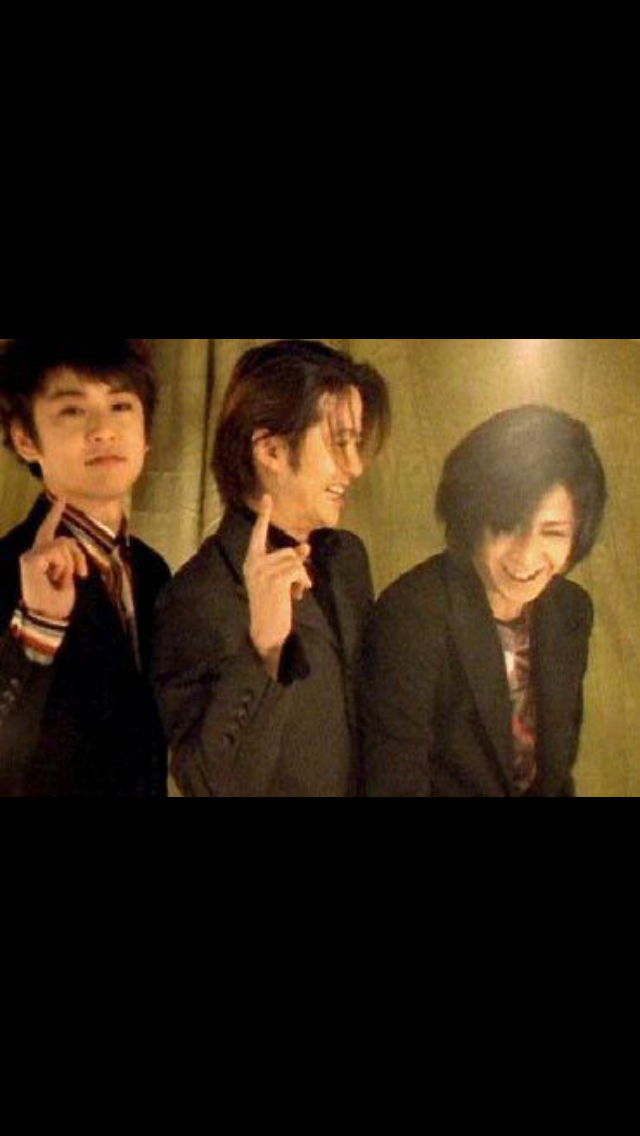 あるMV(ミュージックビデオ)の画像を貼って歌手と曲名が分かったらプラスを押すトピ