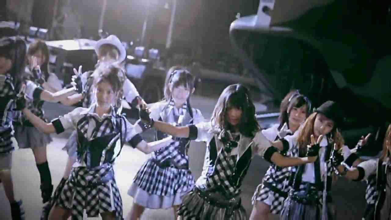 あるMV(ミュージックビデオ)の画像を貼って歌手と曲名が分かったらプラスを押すトピ