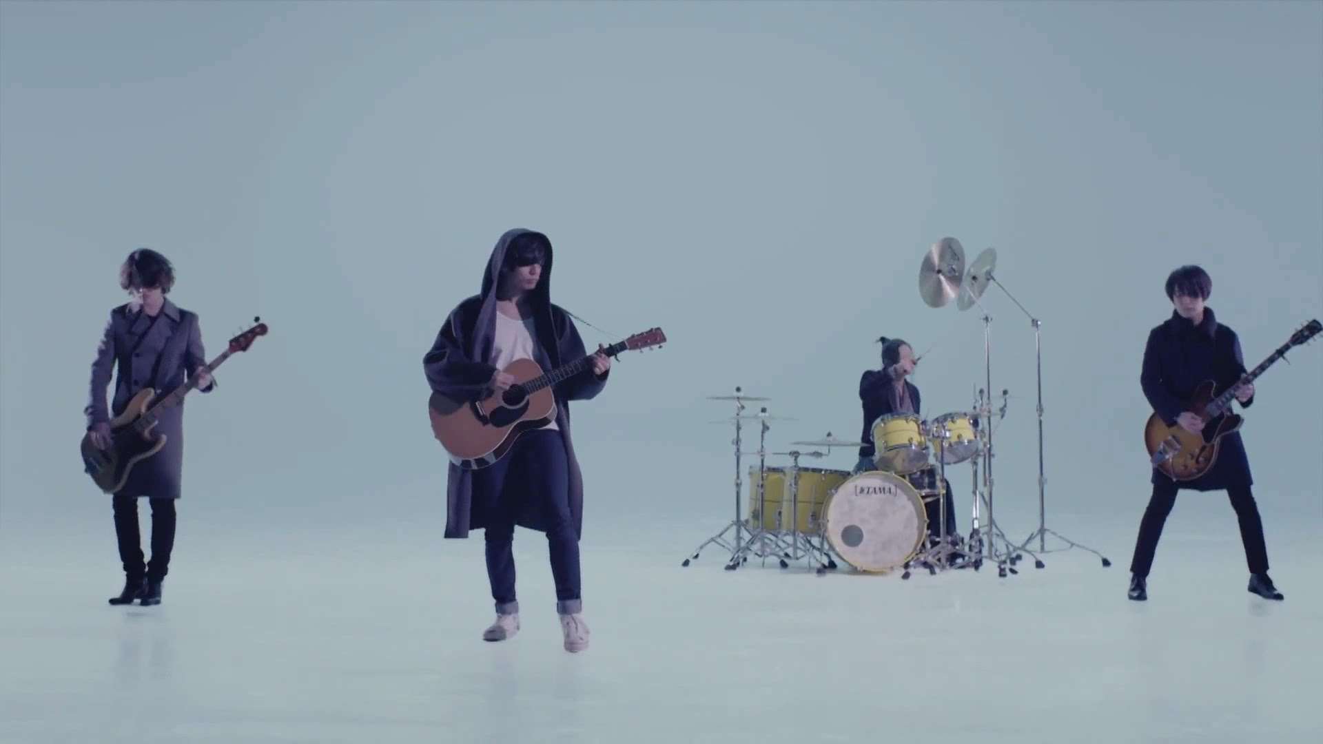 あるMV(ミュージックビデオ)の画像を貼って歌手と曲名が分かったらプラスを押すトピ