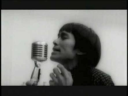 カラオケでまず一曲目何歌う？