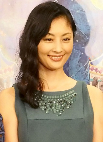 どう見ても年齢より若い芸能人の画像を貼るトピ