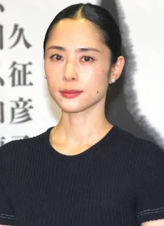 どう見ても年齢より若い芸能人の画像を貼るトピ