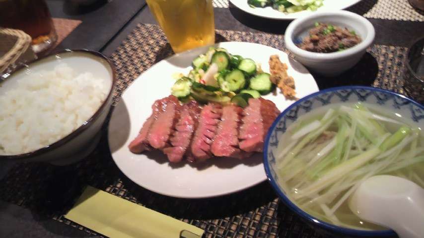 無言で飯テロするトピ