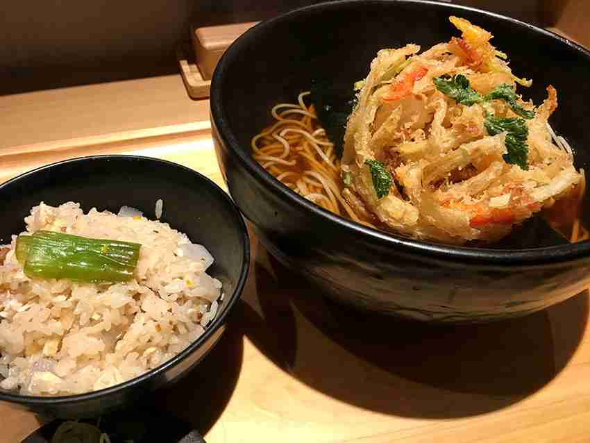 無言で飯テロするトピ