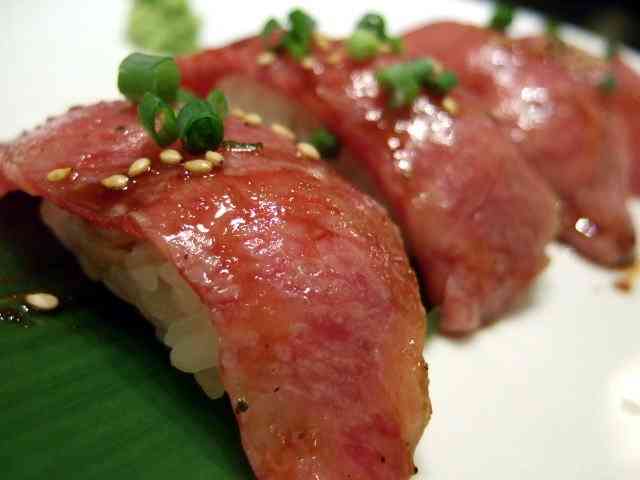 無言で飯テロするトピ
