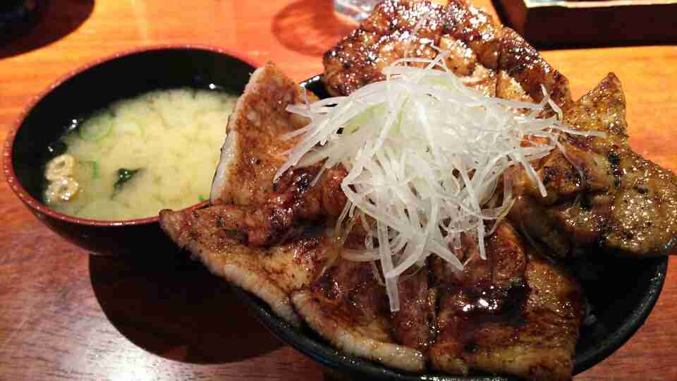 無言で飯テロするトピ