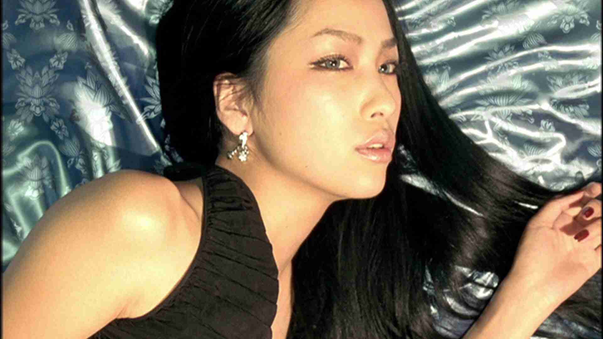中島美嘉がコンサバ系にイメチェン!? “恋するOL”を演じた初のドラマ仕立てMVに注目