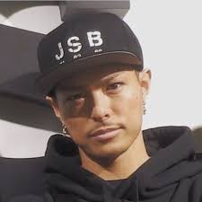 斎藤工、EXILE NAOTO＆岩田剛典らパリに集結＜「ルイ・ヴィトン」2017-18年秋冬メンズコレクション＞
