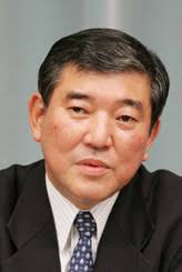 周りに有名人に似てる人いますか？