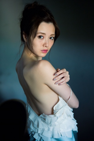 美背中な芸能人の画像を貼るトピ