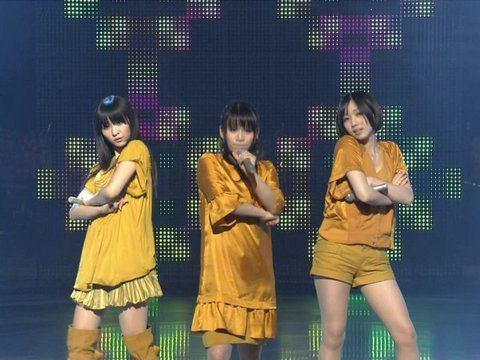 Perfumeが好きな人〜!
