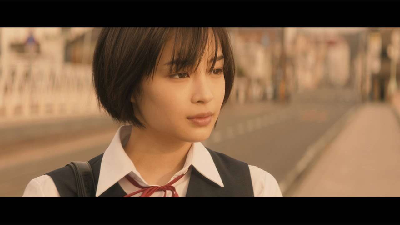 AKB48グループ公認ファッションブランド誕生 宮脇&北原が黒ショーパン姿でPR