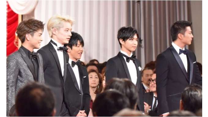 真剣佑、黒髪ショートヘアに大反響!「かっこよすぎた」「男臭くなった」