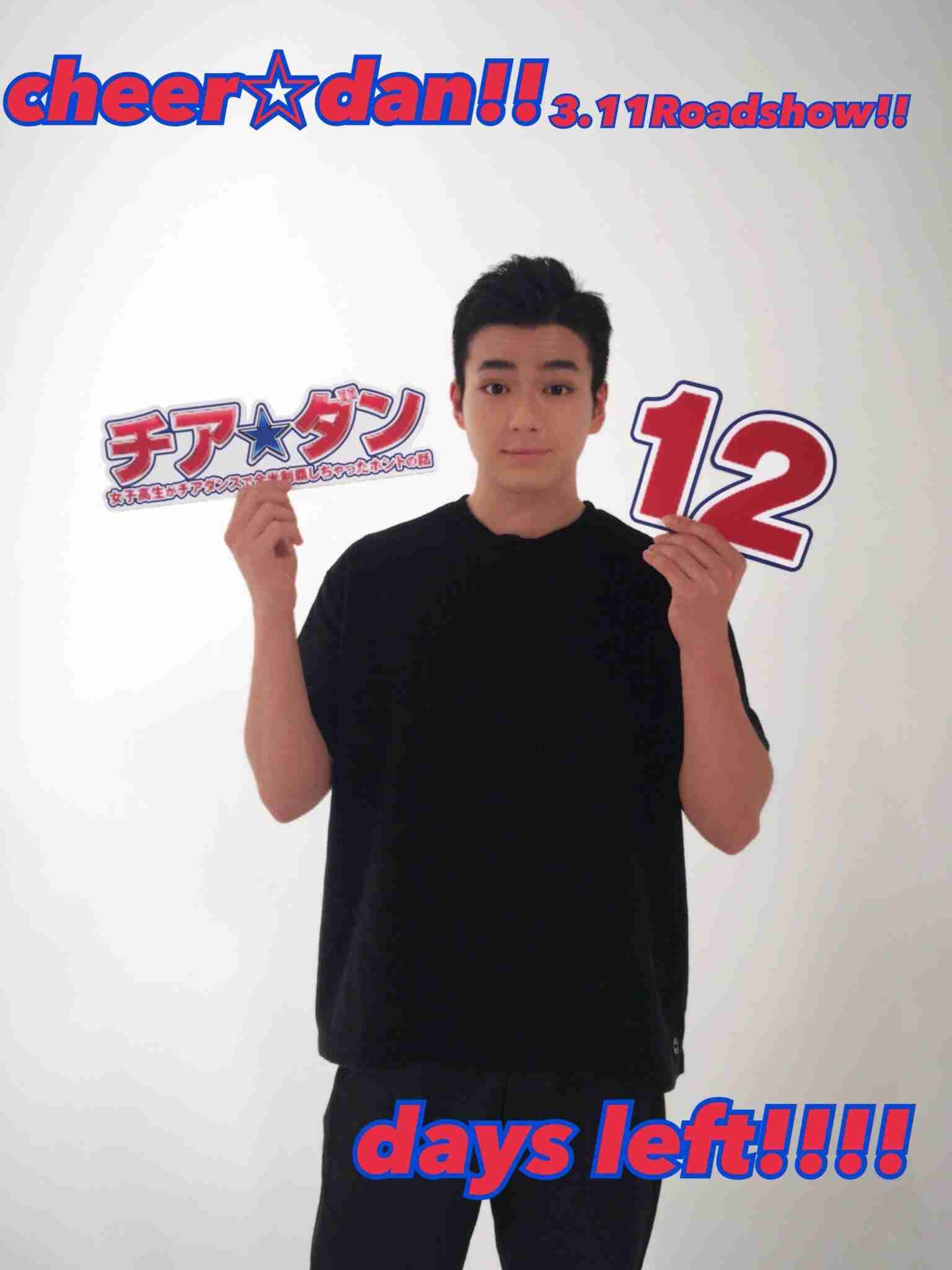 真剣佑、黒髪ショートヘアに大反響!「かっこよすぎた」「男臭くなった」