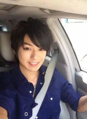 真剣佑、黒髪ショートヘアに大反響!「かっこよすぎた」「男臭くなった」