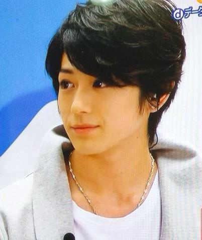 真剣佑、黒髪ショートヘアに大反響!「かっこよすぎた」「男臭くなった」