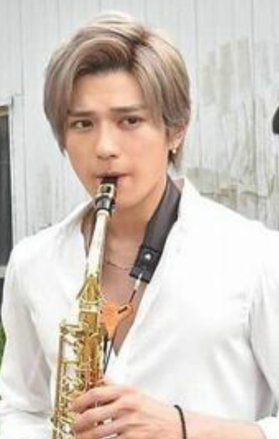 真剣佑、黒髪ショートヘアに大反響!「かっこよすぎた」「男臭くなった」
