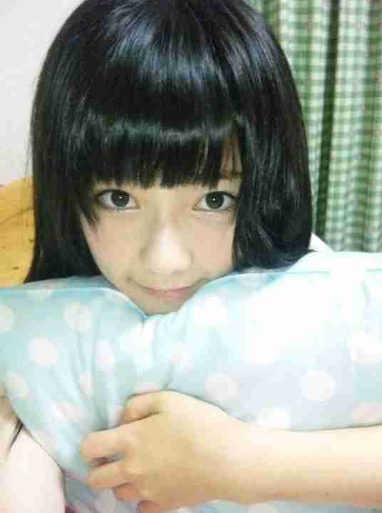 島崎遥香が小泉今日子の寝顔を激写！「アラフィフでこの可愛さ」「お美しい」驚きの声も!?