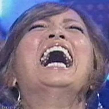 浜崎あゆみ、豊かな谷間強調の春色大人ドレス姿写真公開で「肌のぷるぷるなこと」「春の妖精かよっ」