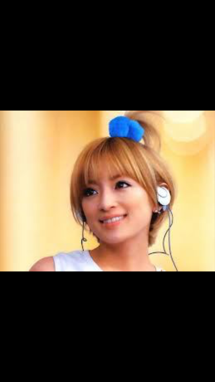 浜崎あゆみ、豊かな谷間強調の春色大人ドレス姿写真公開で「肌のぷるぷるなこと」「春の妖精かよっ」