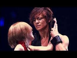 浜崎あゆみ、豊かな谷間強調の春色大人ドレス姿写真公開で「肌のぷるぷるなこと」「春の妖精かよっ」