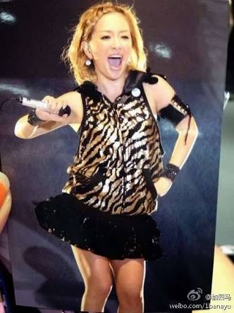 浜崎あゆみ、豊かな谷間強調の春色大人ドレス姿写真公開で「肌のぷるぷるなこと」「春の妖精かよっ」