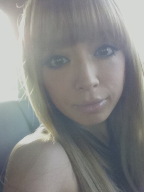 浜崎あゆみ、豊かな谷間強調の春色大人ドレス姿写真公開で「肌のぷるぷるなこと」「春の妖精かよっ」