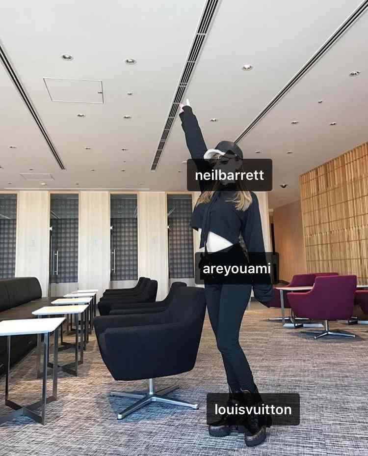 浜崎あゆみ、豊かな谷間強調の春色大人ドレス姿写真公開で「肌のぷるぷるなこと」「春の妖精かよっ」