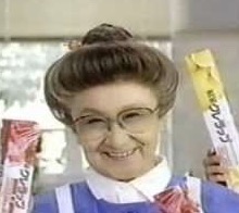 浜崎あゆみ、豊かな谷間強調の春色大人ドレス姿写真公開で「肌のぷるぷるなこと」「春の妖精かよっ」