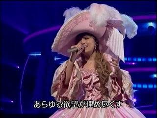 浜崎あゆみ、豊かな谷間強調の春色大人ドレス姿写真公開で「肌のぷるぷるなこと」「春の妖精かよっ」