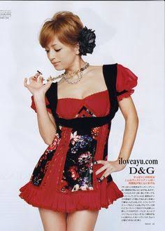 浜崎あゆみ、豊かな谷間強調の春色大人ドレス姿写真公開で「肌のぷるぷるなこと」「春の妖精かよっ」