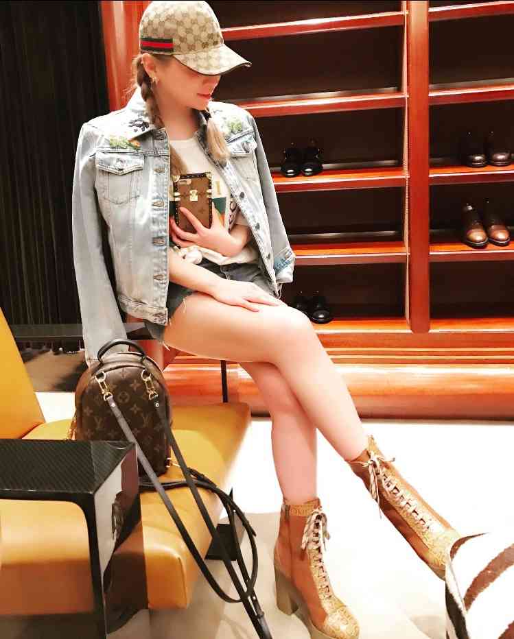 浜崎あゆみ、豊かな谷間強調の春色大人ドレス姿写真公開で「肌のぷるぷるなこと」「春の妖精かよっ」