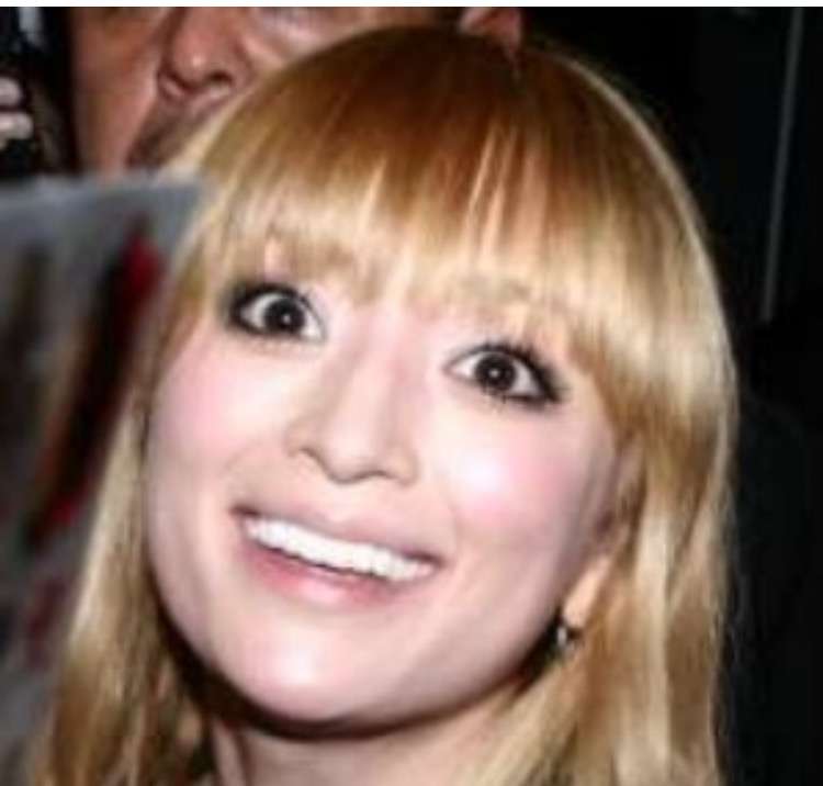 浜崎あゆみ、豊かな谷間強調の春色大人ドレス姿写真公開で「肌のぷるぷるなこと」「春の妖精かよっ」