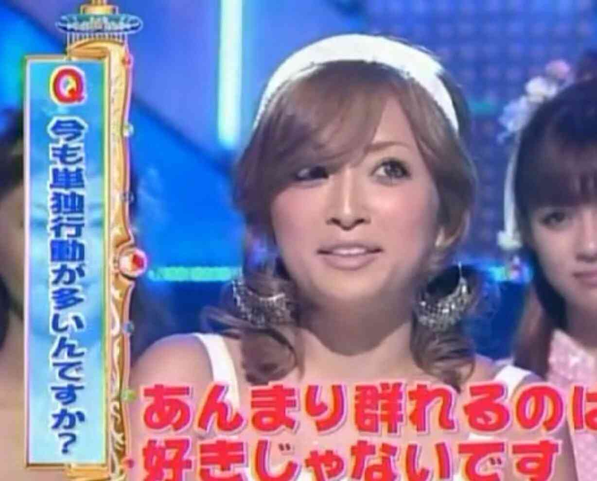 浜崎あゆみ、豊かな谷間強調の春色大人ドレス姿写真公開で「肌のぷるぷるなこと」「春の妖精かよっ」