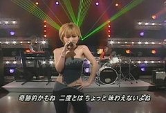 浜崎あゆみ、豊かな谷間強調の春色大人ドレス姿写真公開で「肌のぷるぷるなこと」「春の妖精かよっ」