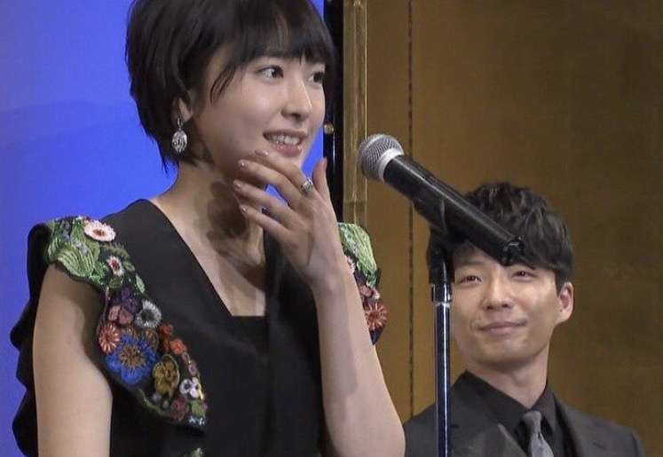 新垣結衣「逃げ恥」チームへのプレゼンターで星野源とのコンビ復活