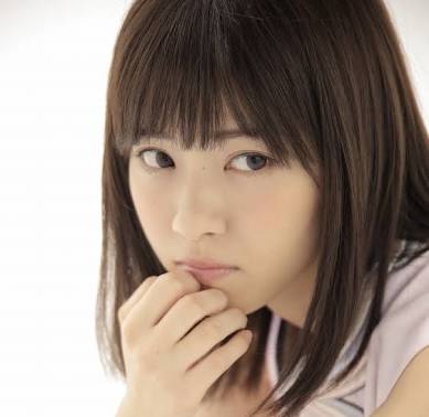 「仕事しろ！」仕事中もカワイイを狙う女子のモテ仕草…男子には不評