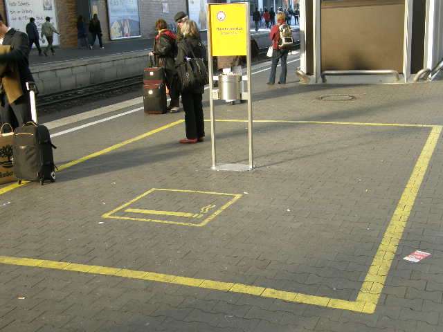 受動喫煙対策、電気加熱式たばこも規制対象へ…プルーム・テック、アイコスなど