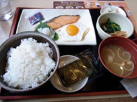 毎朝、パン派？ご飯派？
