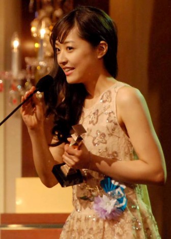 井上真央がついに交際を暗に認める発言!一方、嵐・松本潤は合コン三昧で