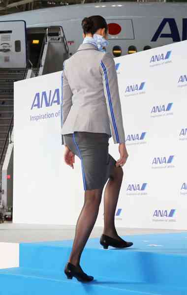 航空会社の“神対応”に歌手が感動…母親の遺影を「お客様」対応