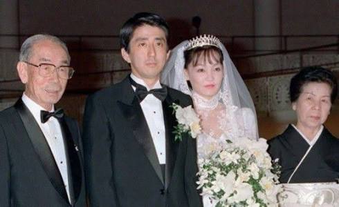 安倍昭恵さん、ロンブー淳やコブクロら華麗なる人脈を持つ