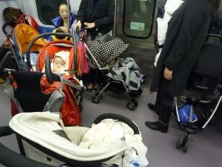 「これは優先エレベーターです。誰か降りて」 ベビーカーママの訴えに意見分かれる