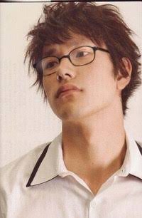 メガネ+芸能人が見たいです。