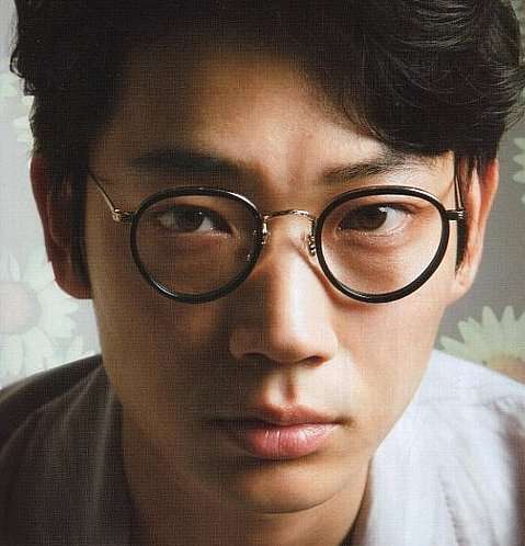 メガネ+芸能人が見たいです。
