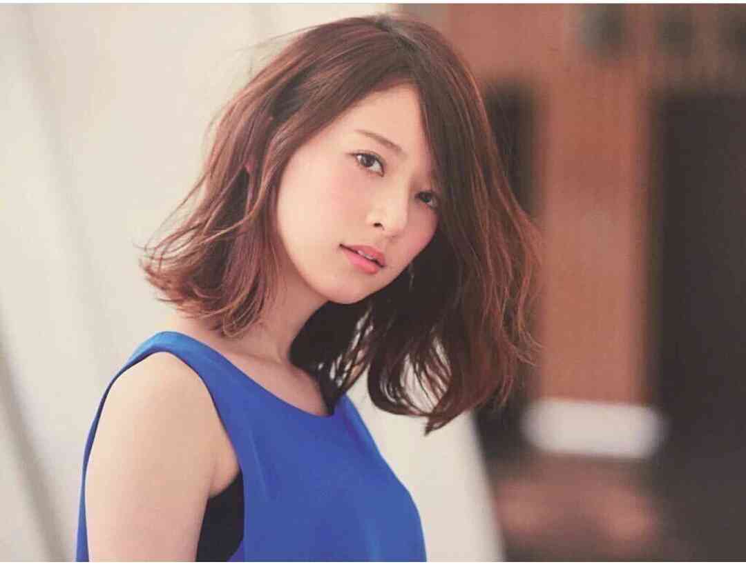 女性アイドルの美しいメイク画像を貼るトピ
