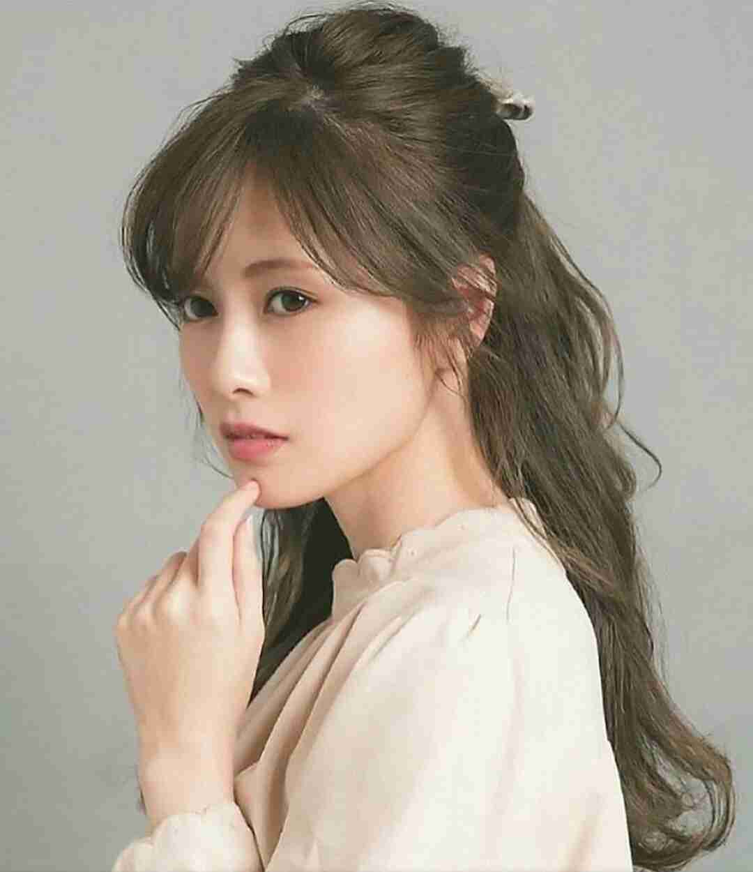 女性アイドルの美しいメイク画像を貼るトピ