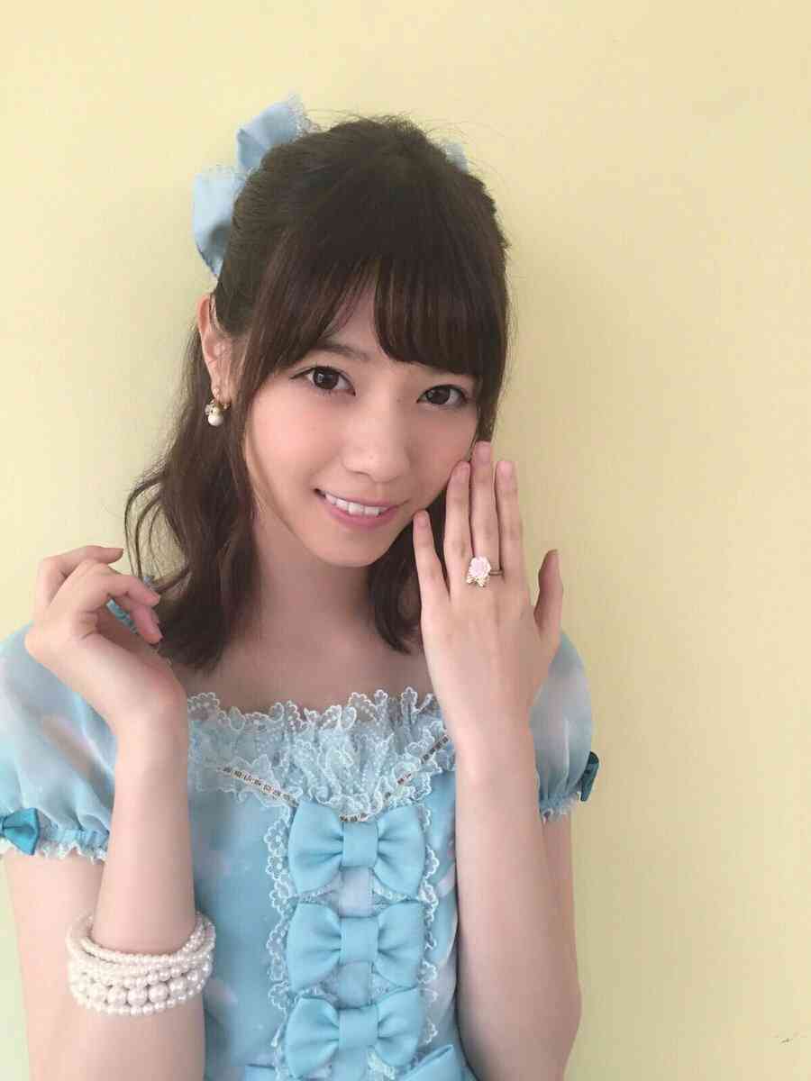 女性アイドルの美しいメイク画像を貼るトピ