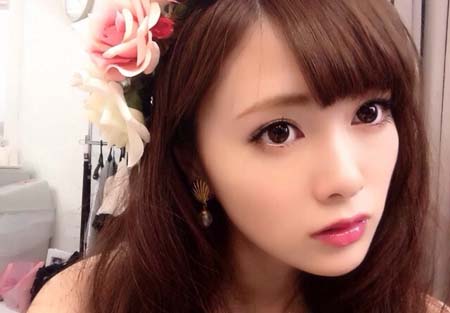 女性アイドルの美しいメイク画像を貼るトピ