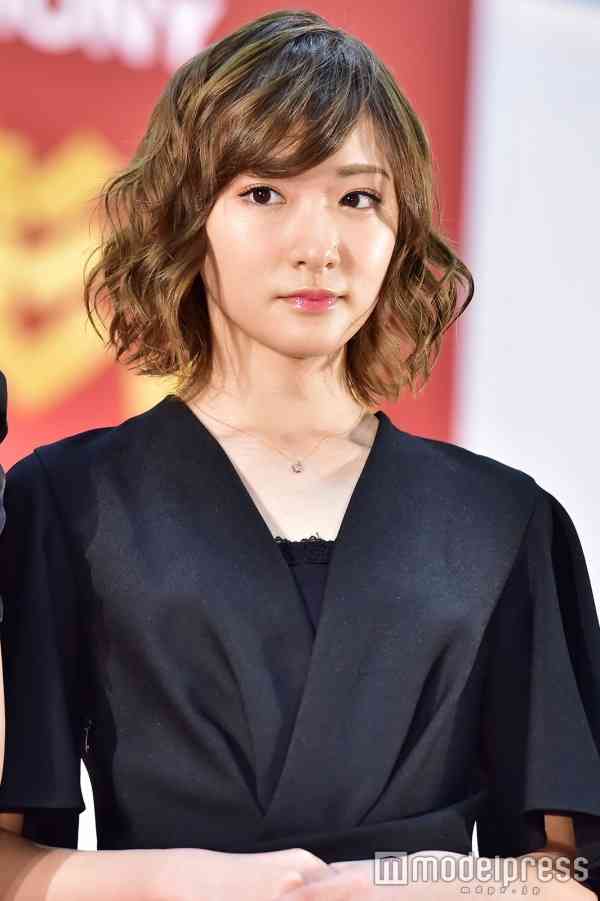 女性アイドルの美しいメイク画像を貼るトピ